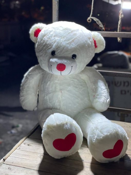 דובי ענק ליום האהבה לבן עם לבבות ברגליים